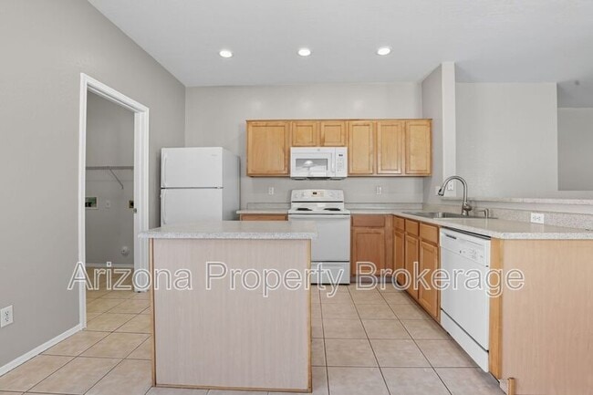 Building Photo - 2219 N 92nd Dl