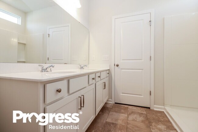 Building Photo - 5 Fifth St