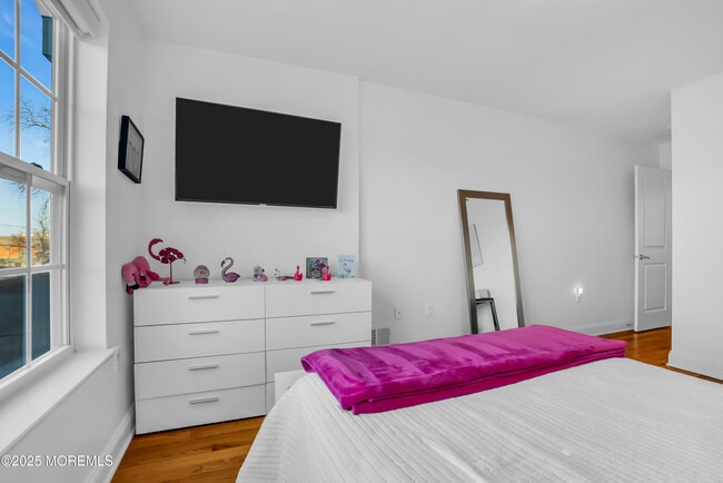 Building Photo - 132 Chelton Ave