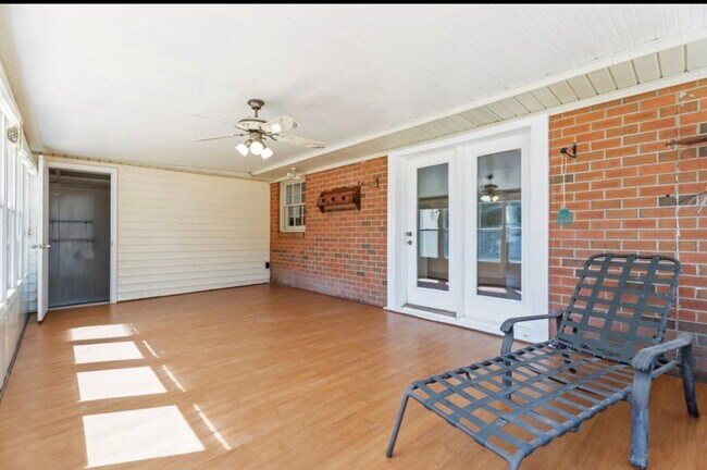 Building Photo - 4149 Woodcrest Rd