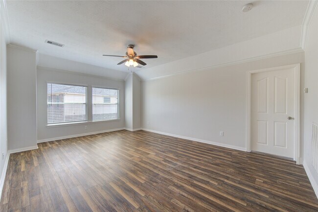 Building Photo - 24615 Lakecrest Bend Dr