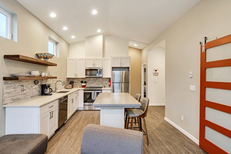 Full size kitchen - 2732 44th Ave SW