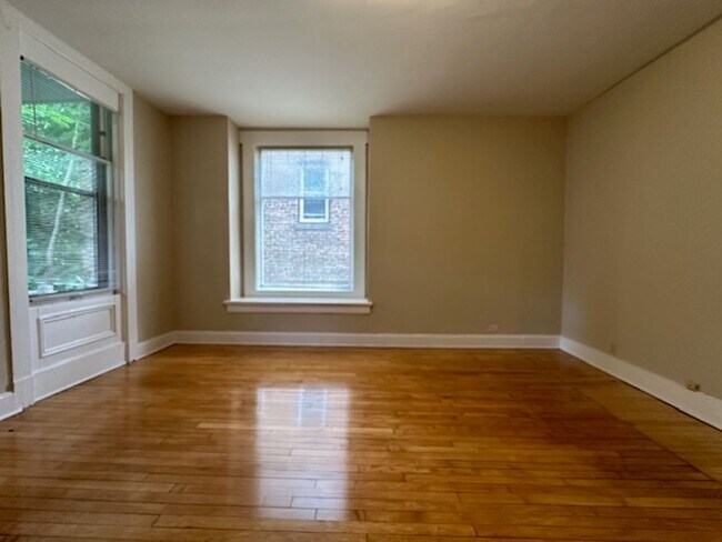 Building Photo - 2943 - 2945 N Bartlett Ave