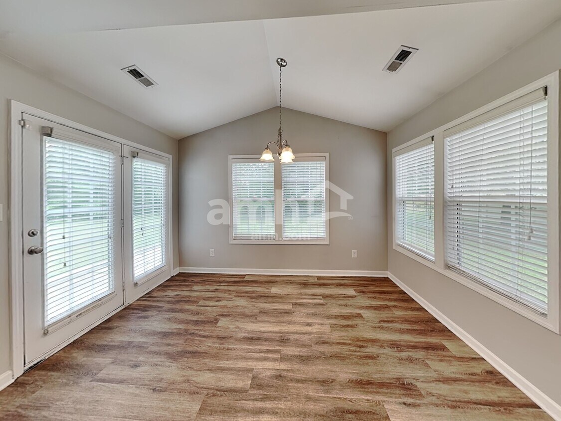 Building Photo - 3357 Hawick Commons Dr