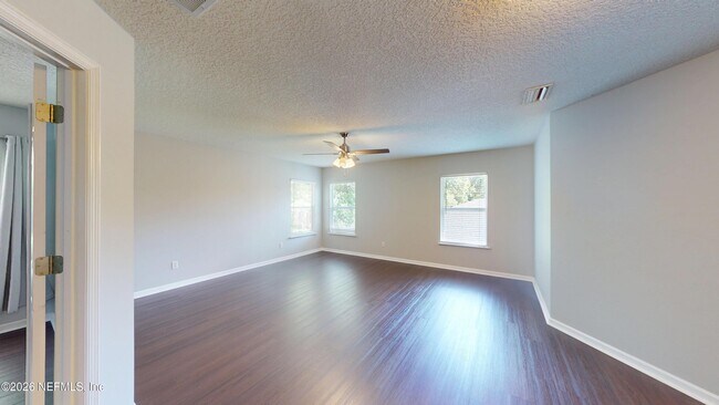 Building Photo - 1063 Collinswood Dr W