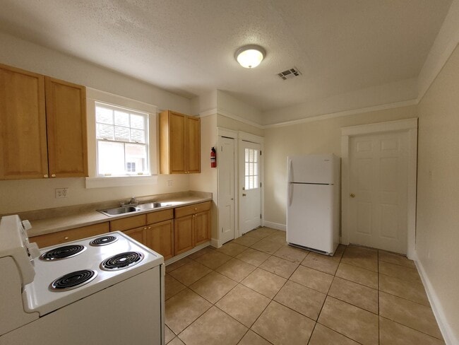 Building Photo - 4702 Euphrosine St