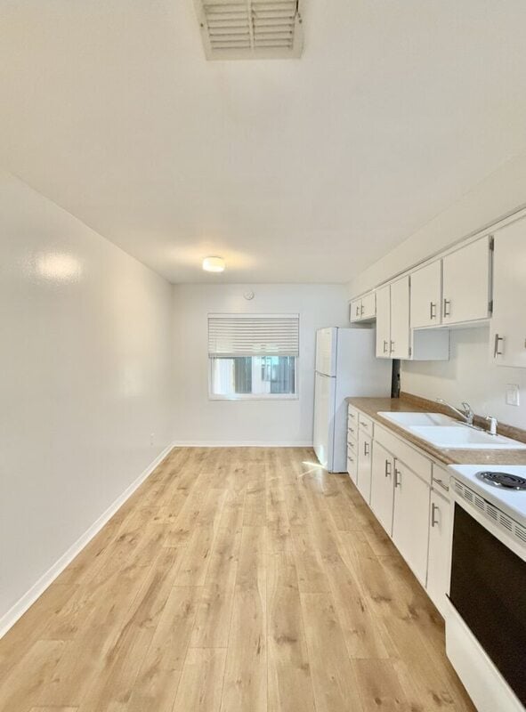 Building Photo - 6420 S Adelia Ave