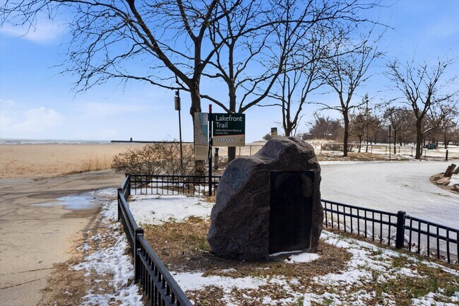 Building Photo - 5739 N Winthrop Ave