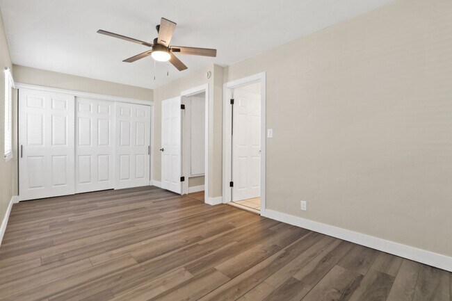 Building Photo - Spacious 3 Bedroom 2 Bath Available Now!