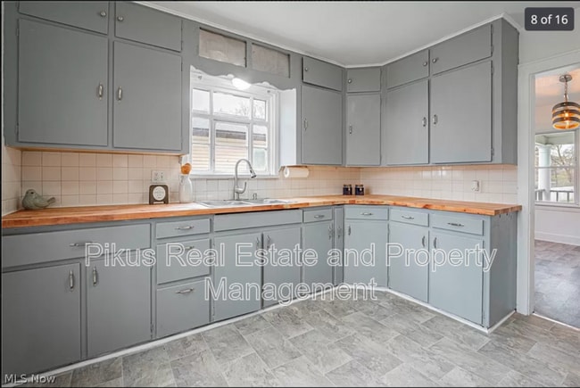 Building Photo - 1033 Chandler Ave