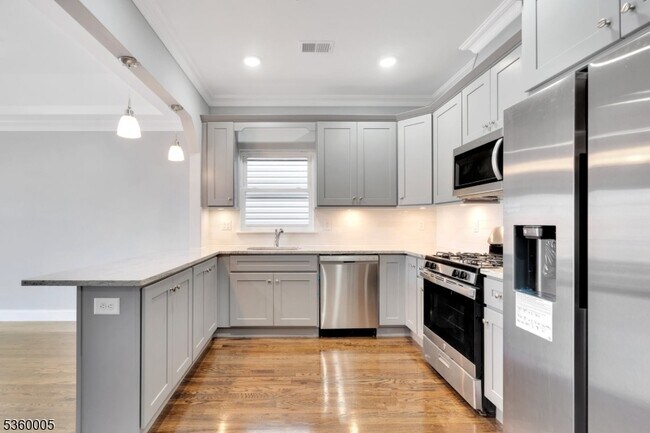 Building Photo - 267 S 10th St