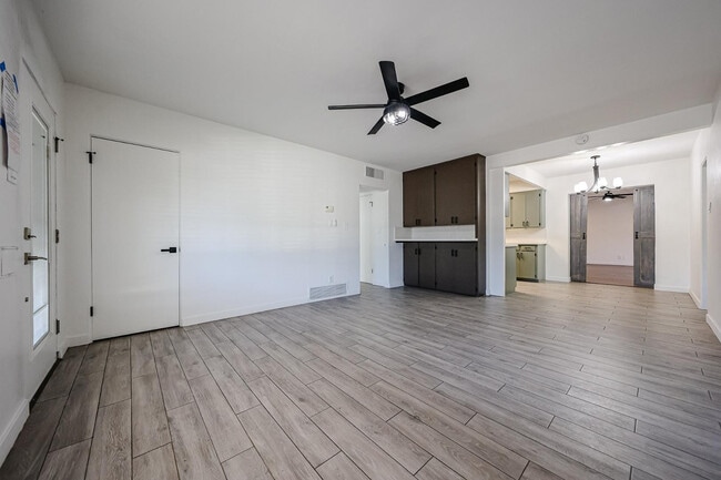 Building Photo - 2816 N 33rd Pl