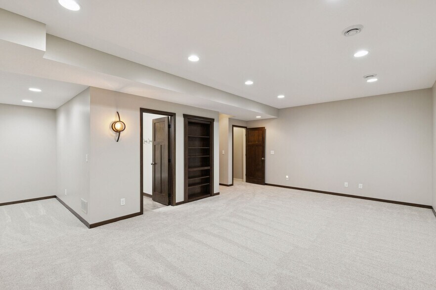 Building Photo - 14246 Garden Way N