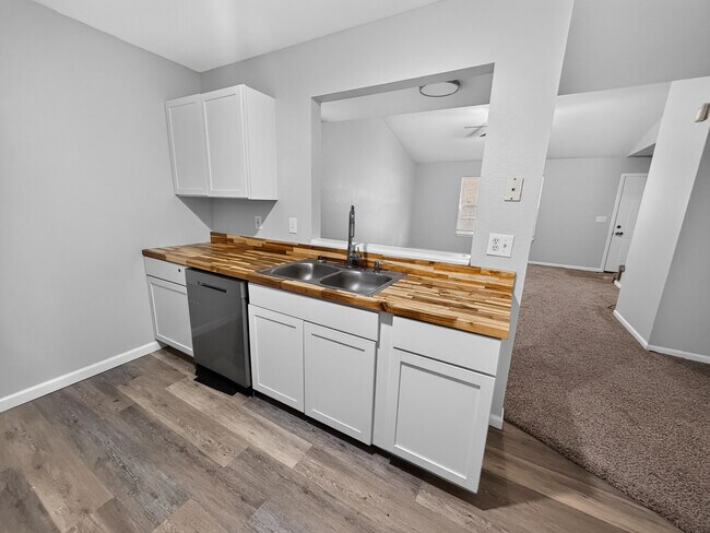 Building Photo - 5318 Godas Cir