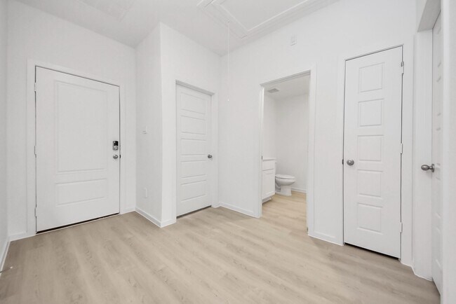 Building Photo - 342 Amy St