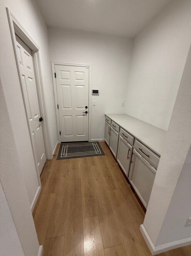 Building Photo - 1580 Blue Moon Ln