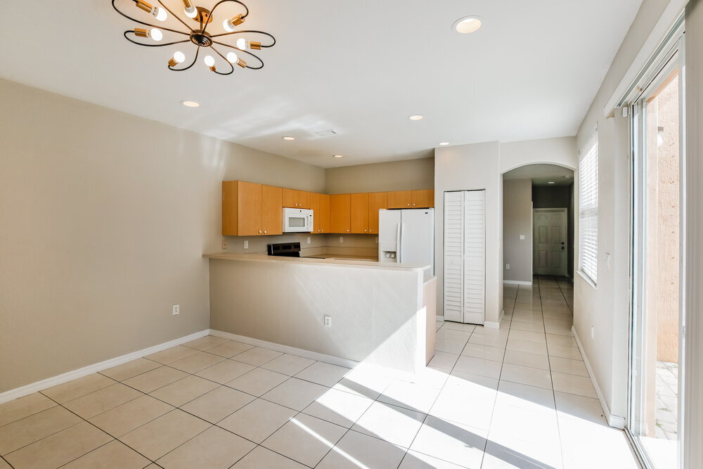 Building Photo - 1911 SE 14th Ct