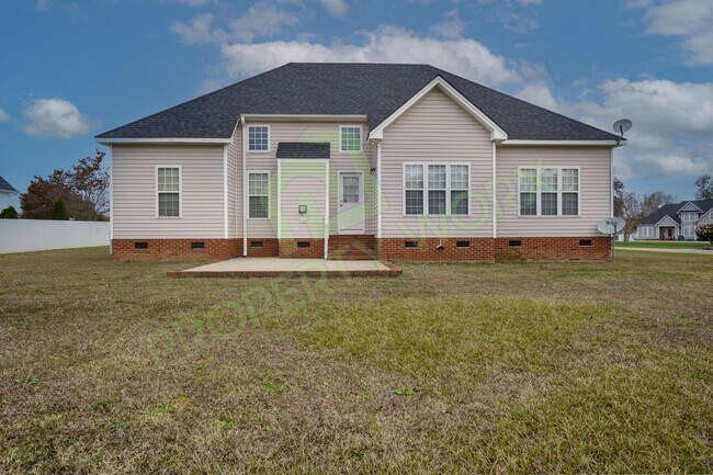 Building Photo - Executive Style Rental in Red Oak