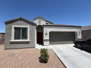 Building Photo - Upgraded and Spacious 4 Bed/2 Bath in Buckeye