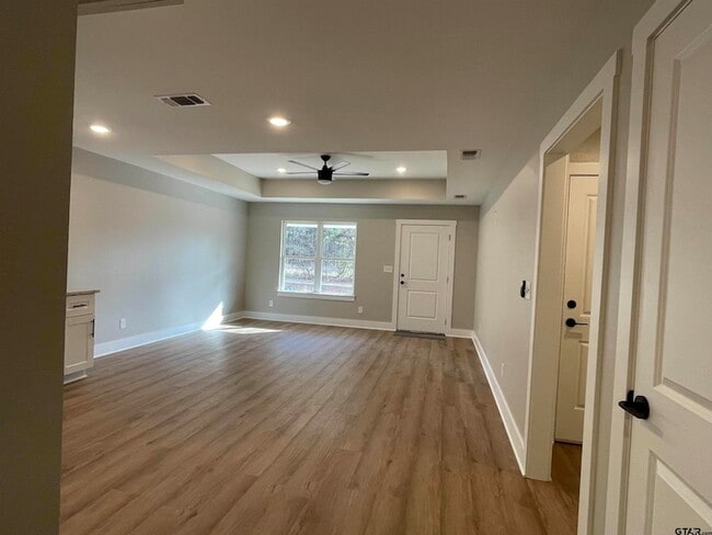 Building Photo - 518 Post Oak Dr