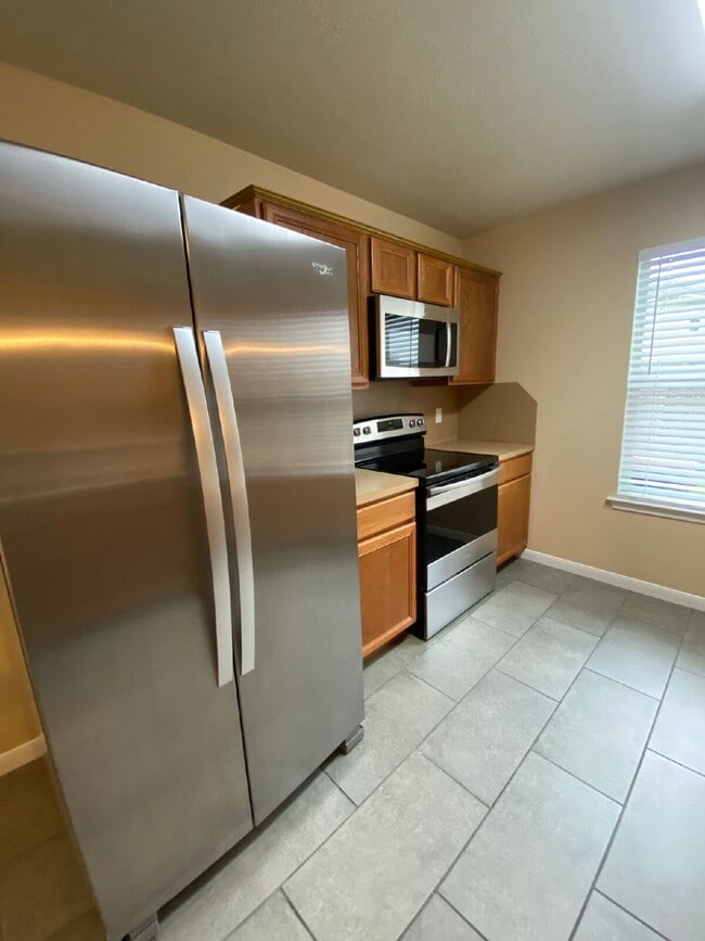 Building Photo - Spacious 4Bed, 2.5 Bath plus Bonus Room, 2-story home in the desirable Remington Grove community!