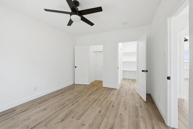Building Photo - 1510 W 52nd St