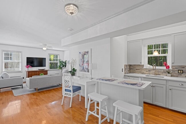 Building Photo - 727 Claremore Dr