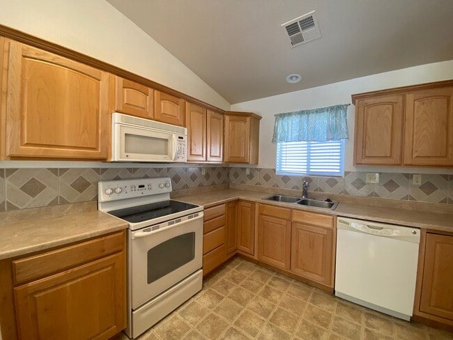 Building Photo - ADORABLE HOUSE FOR RENT IN HURRICANE