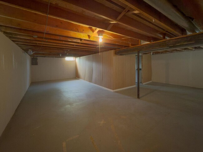 Building Photo - Move-In Ready Ranch Condo with Basement & Prime Location
