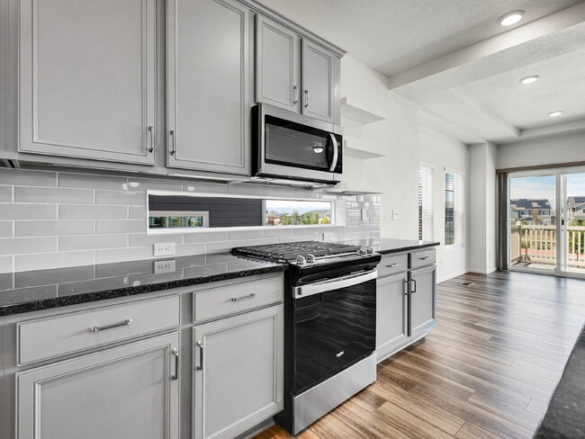 Building Photo - $3,295, 3 bed, 3 bath, located in Erie