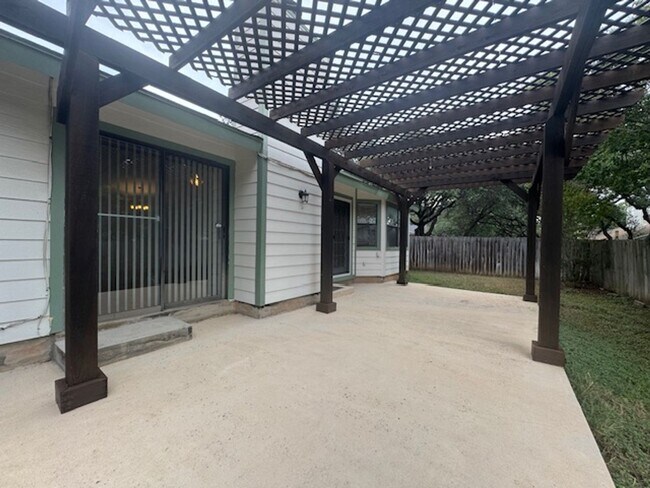 Building Photo - What a Gem! Spacious, Renovated 1-Story Ho...