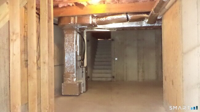 Building Photo - 33 Maple Ave