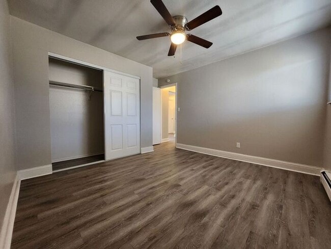 Building Photo - Updated 2-Bed, 1-Bath Apartment – On-Site Laundry | Move-In Special: Get 50% Off Your First Month...