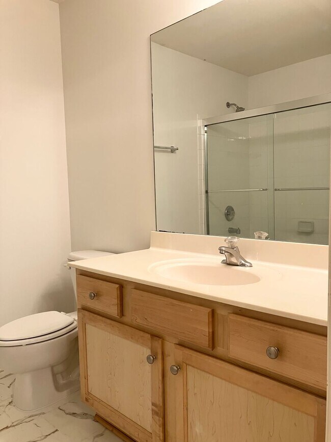 Building Photo - Holiday PRICE DROP! Corner lot townhome near Percy Priest Lake