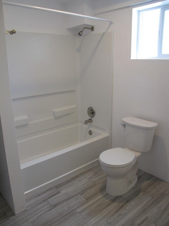 Building Photo - FOR RENT