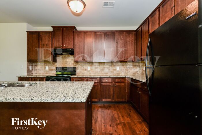 Building Photo - 152 Daisy Cir