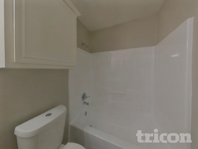 Building Photo - 3018 Blue Jay Ln