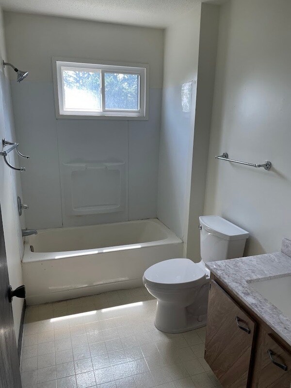 Building Photo - 512 Breezy Point Dr