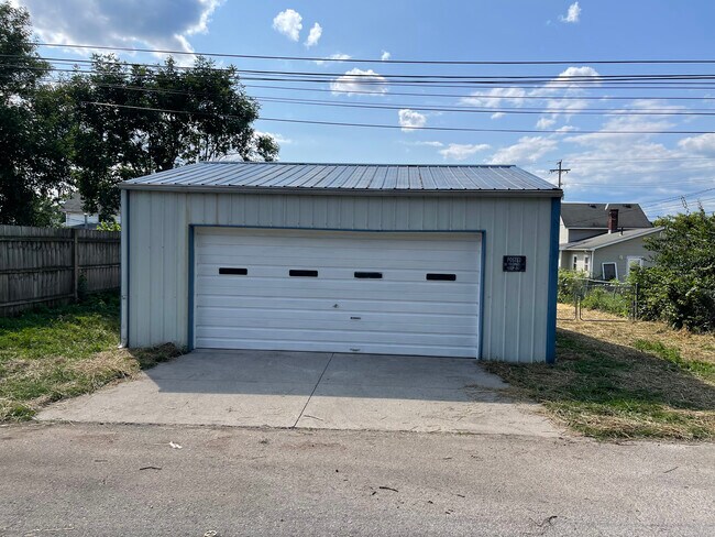 Building Photo - 124 Mingo St