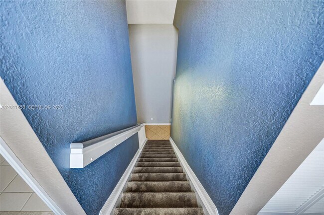 Building Photo - 2057 SE Avon Park Dr