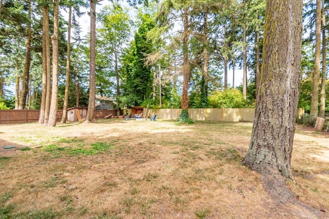 Building Photo - Charming 3 Bed, 2 Bath Home on a Quiet Street