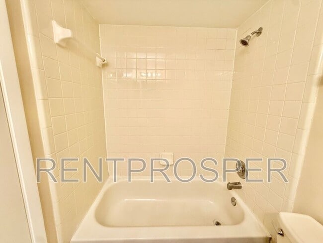 Building Photo - 3604 Spring Land Dr