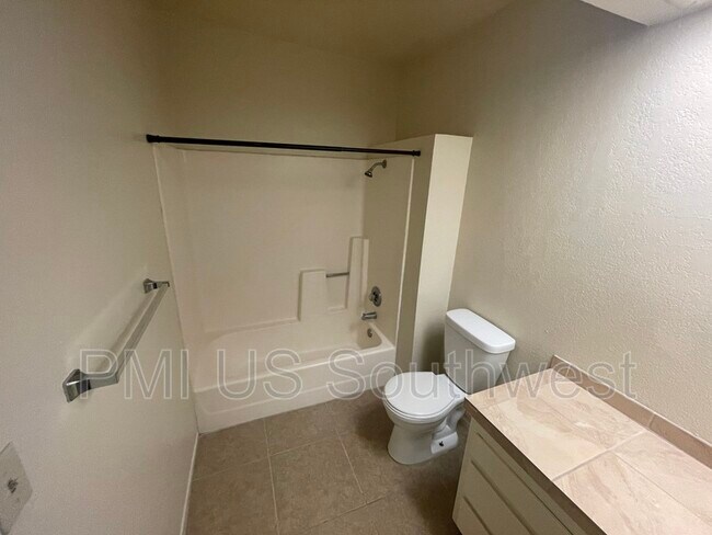 Building Photo - 424 Anna Cir