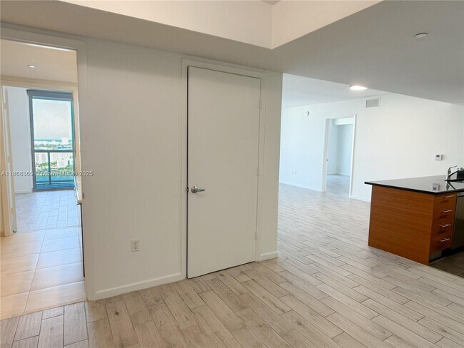 Building Photo - 50 Biscayne Blvd