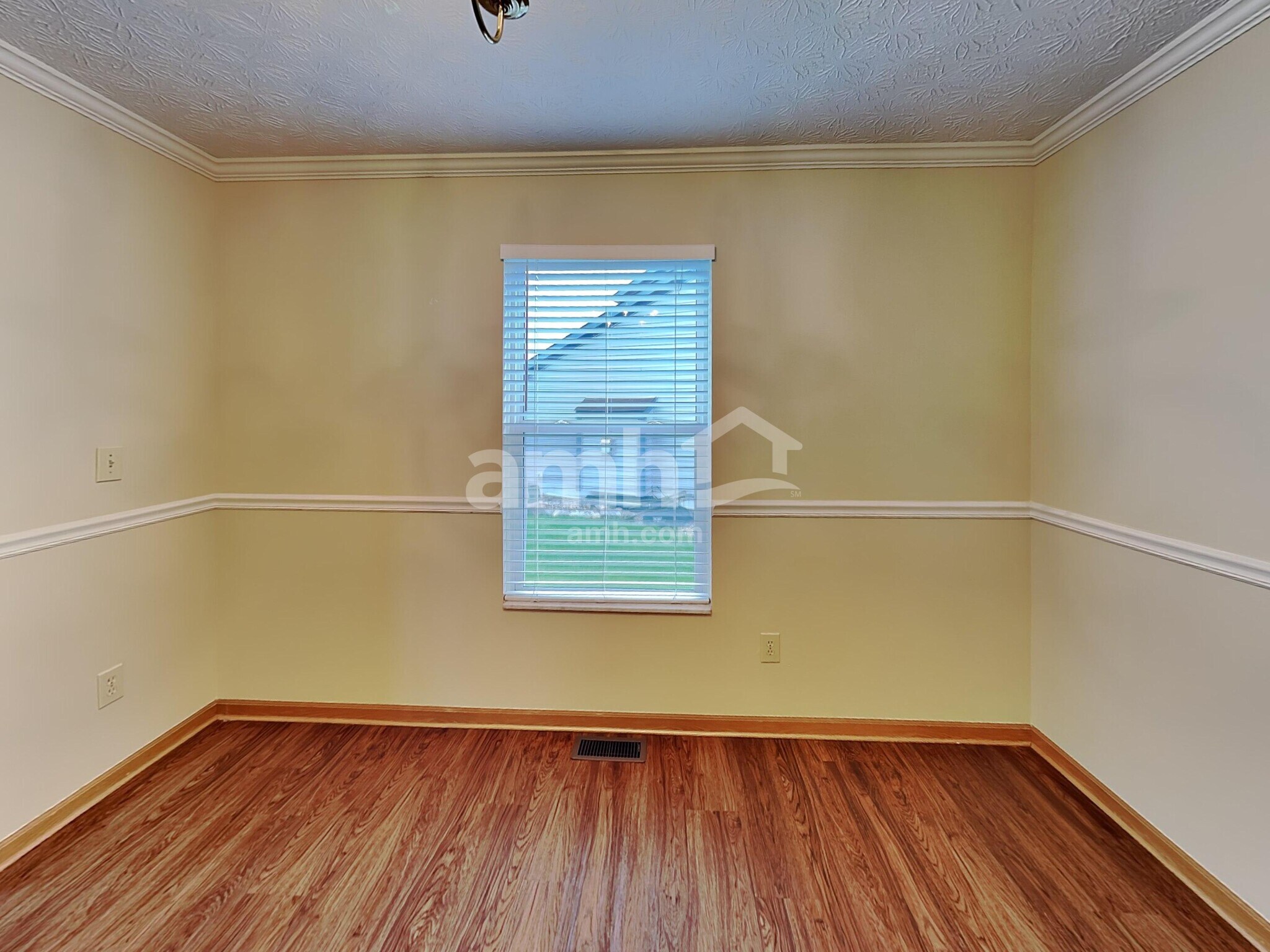 Building Photo - 452 Crestmoore Dr
