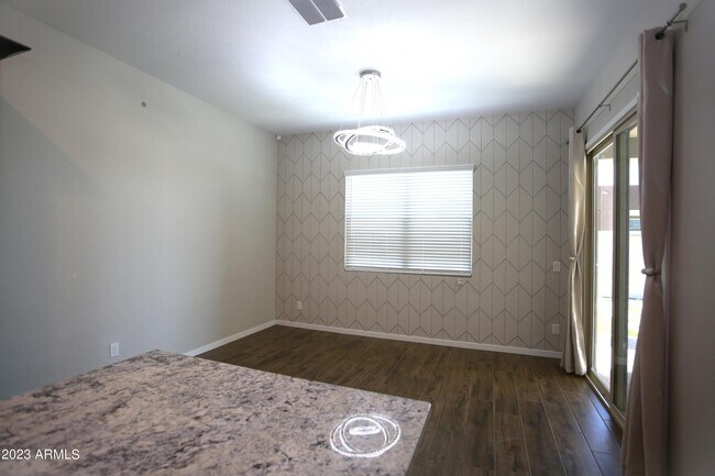 Building Photo - 1201 E Cherrywood Pl