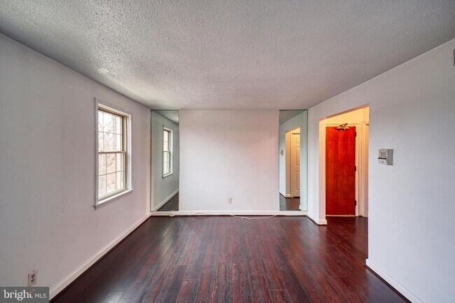 Building Photo - 2115 Suitland Terrace SE