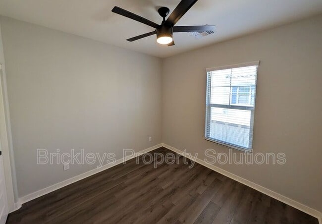 Building Photo - 4021 E Pony Ln