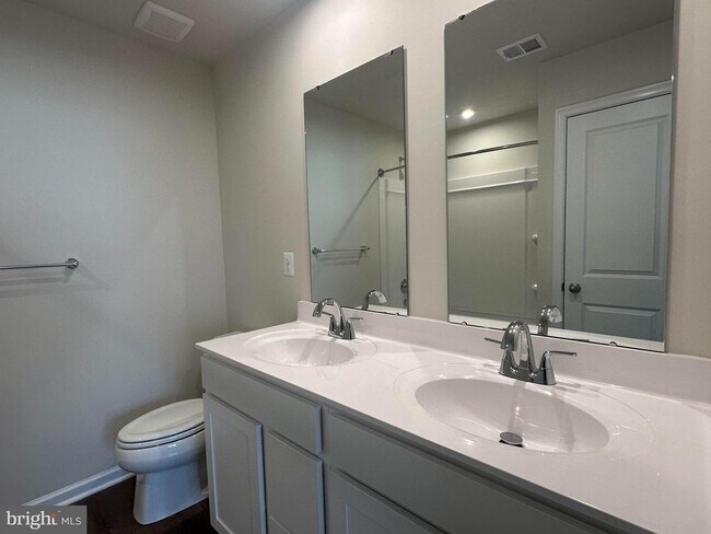 Building Photo - 2709 Apricot Dr