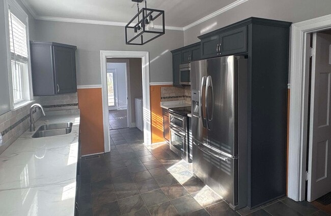 Building Photo - 5BR/2.5 Bath in Prime 12 South | Park-Facing | Two Sunrooms | Walkable Luxury Living